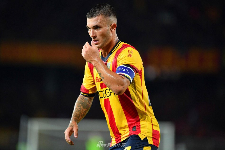 使她们在比 使她们在比