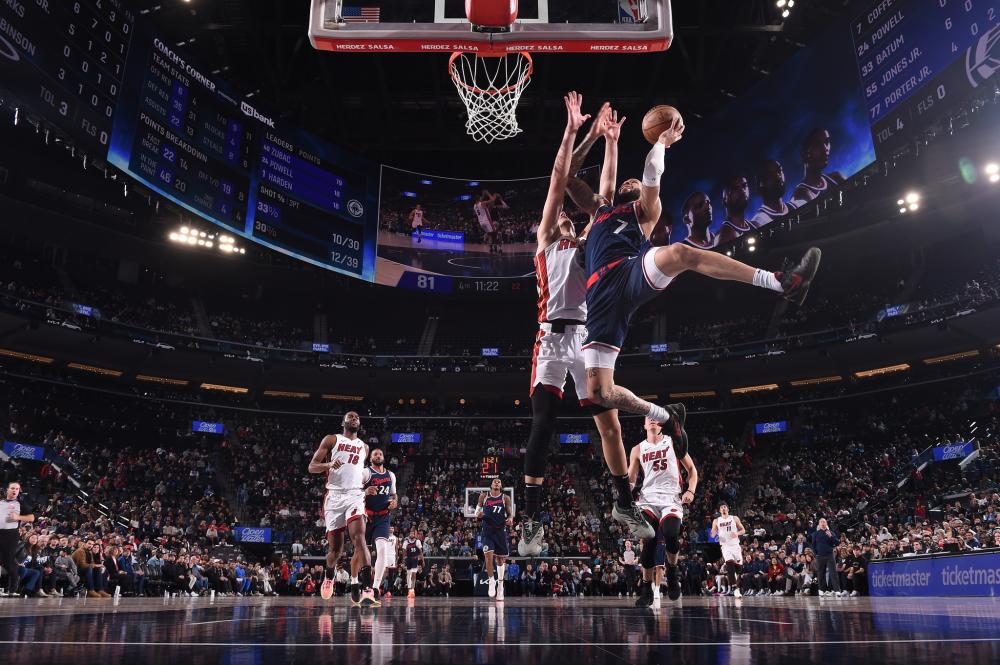 浓眉因伤暂 浓眉因伤暂